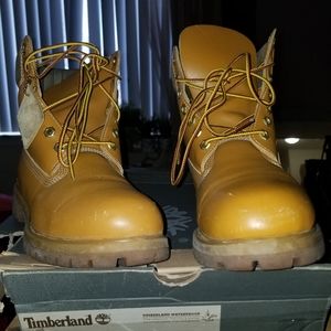 Leather timberland boots size 8